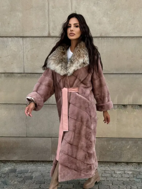 Шуба из натурального меха норки с капюшоном из рыси - цвет пудра