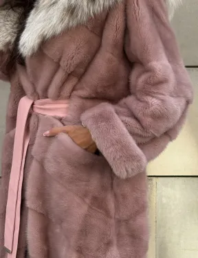 Шуба из натурального меха норки с капюшоном из рыси - цвет пудра