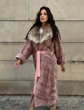 Шуба из натурального меха норки с капюшоном из рыси - цвет пудра