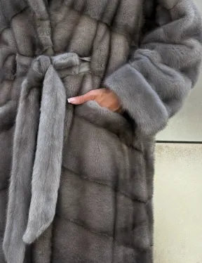 Шуба из аукционной скандинавской норки с английским воротником - цвет Silver (серый)