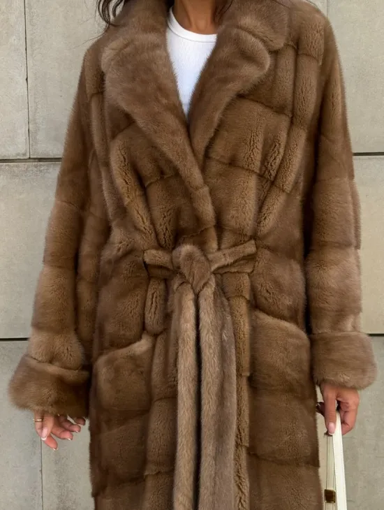 Шуба из меха аукционной норки Vintage Gold с меховым поясом