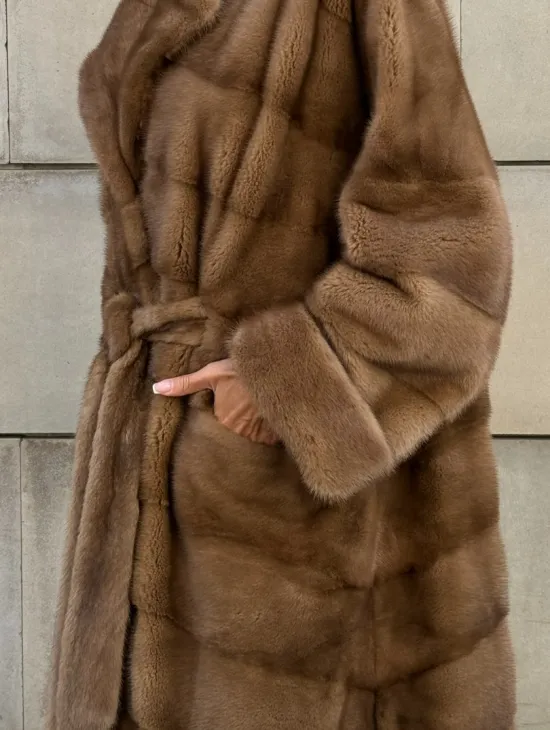 Шуба из меха аукционной норки Vintage Gold с меховым поясом