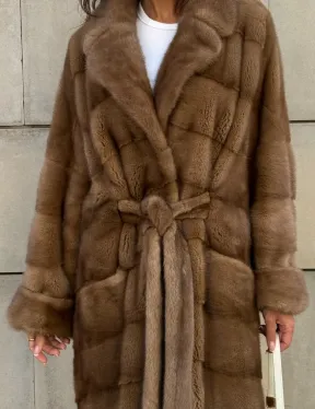 Шуба из меха аукционной норки Vintage Gold с меховым поясом