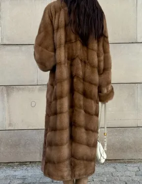 Шуба из меха аукционной норки Vintage Gold с меховым поясом