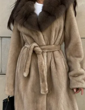 Шуба из норки пастель в технологии роспуск с капюшоном из меха куницы