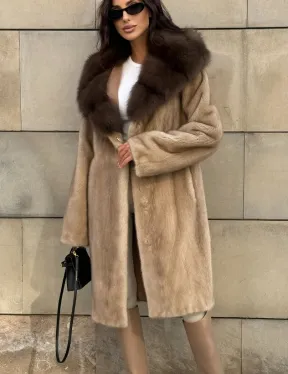 Шуба из норки пастель в технологии роспуск с капюшоном из меха куницы