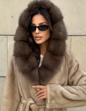 Шуба из норки пастель в технологии роспуск с капюшоном из меха куницы