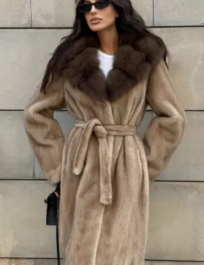 Шуба из норки пастель в технологии роспуск с капюшоном из меха куницы