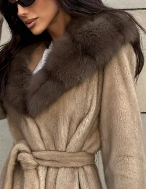 Шуба из норки пастель в технологии роспуск с капюшоном из меха куницы