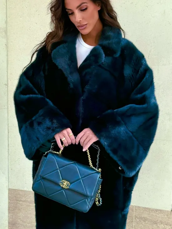 Женская шуба из меха норки в стиле «Oversize» (больших размеров)