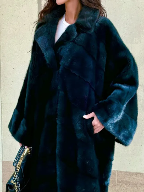 Женская шуба из меха норки в стиле «Oversize» (больших размеров)