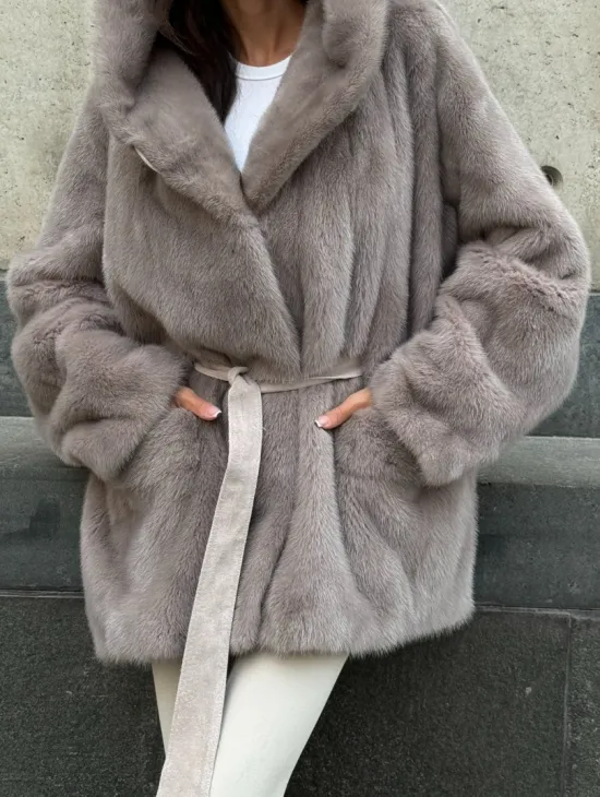 Шуба Oversize из меха цельной норки с капюшоном