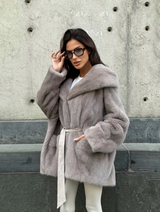 Шуба Oversize из меха цельной норки с капюшоном
