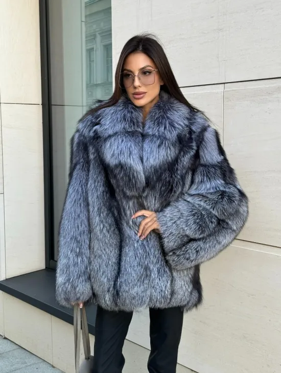 Шуба из меха чернобурки серебристо-черного цвета, цельные пластины