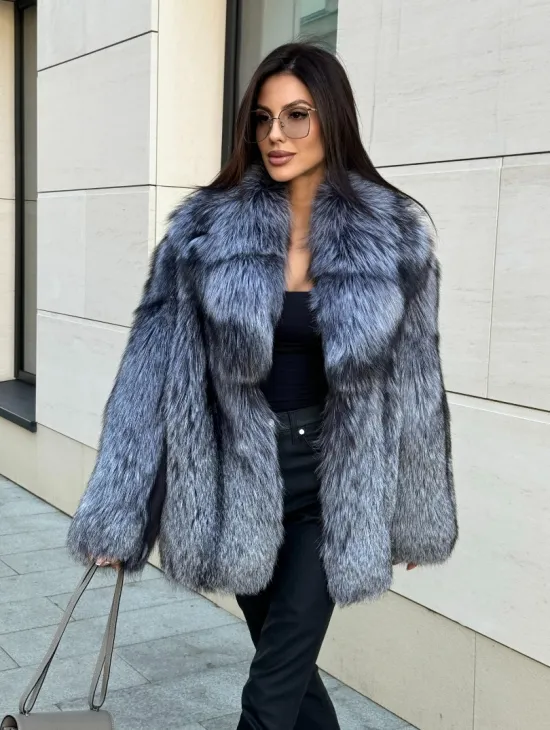 Шуба из меха чернобурки серебристо-черного цвета, цельные пластины