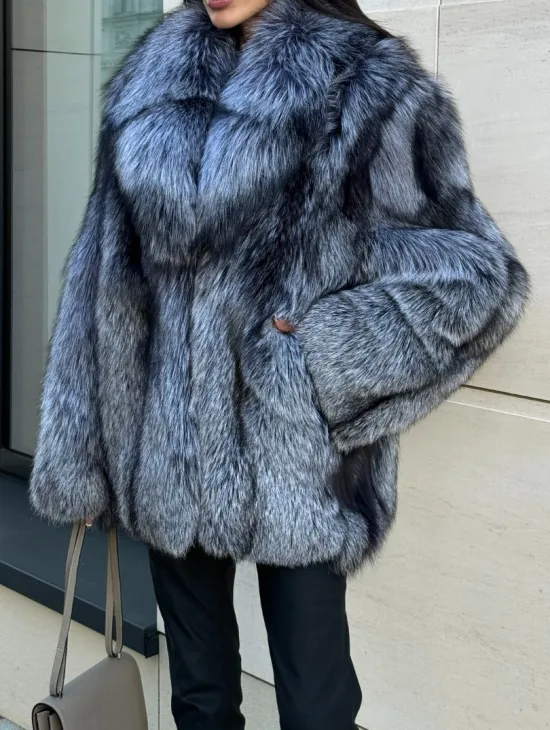 Шуба из меха чернобурки серебристо-черного цвета, цельные пластины