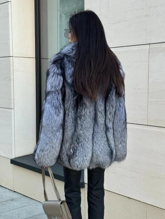 Шуба из меха чернобурки серебристо-черного цвета, цельные пластины
