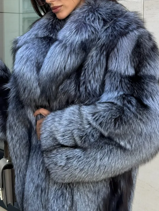 Шуба из меха чернобурки серебристо-черного цвета, цельные пластины