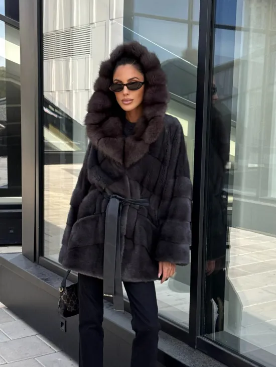 Норковый полушубок с меховым капюшоном из куницы, цвет графит