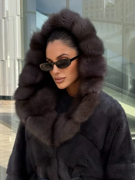 Норковый полушубок с меховым капюшоном из куницы, цвет графит