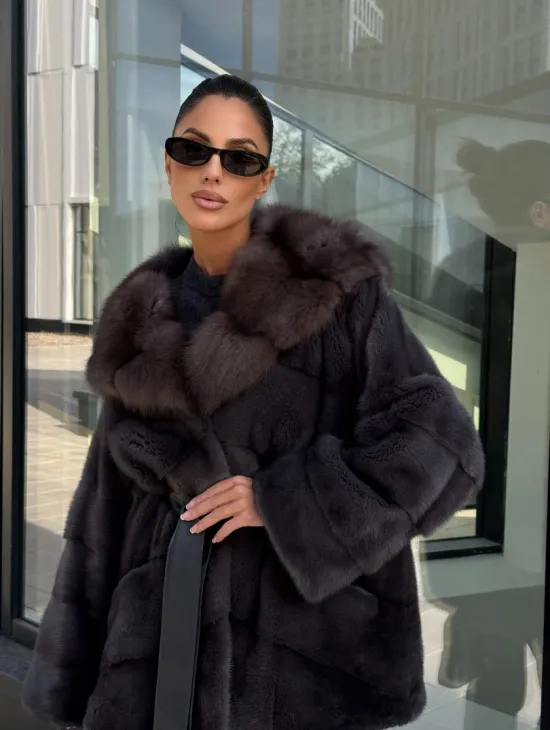 Норковый полушубок с меховым капюшоном из куницы, цвет графит