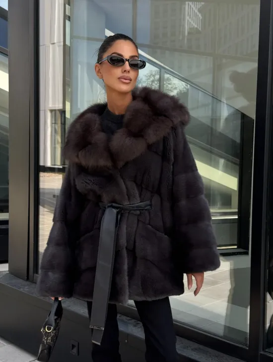 Норковый полушубок с меховым капюшоном из куницы, цвет графит
