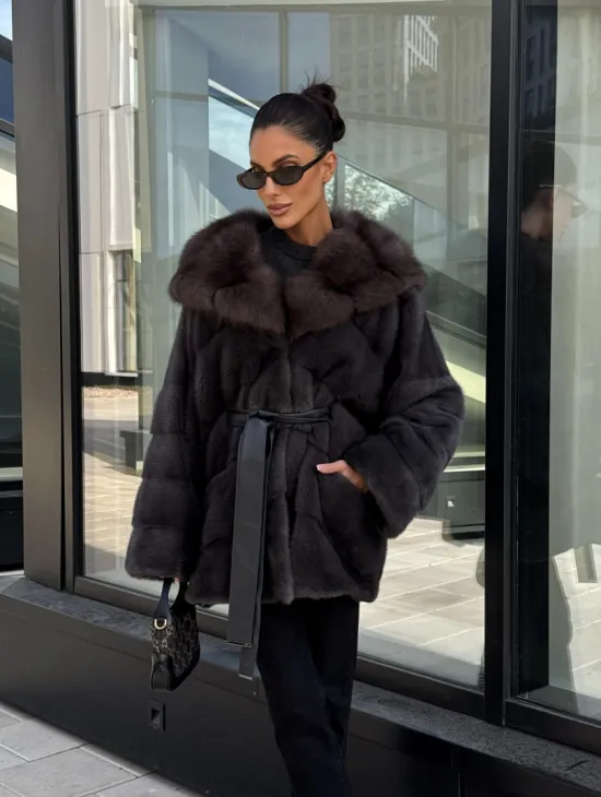 Норковый полушубок с меховым капюшоном из куницы, цвет графит