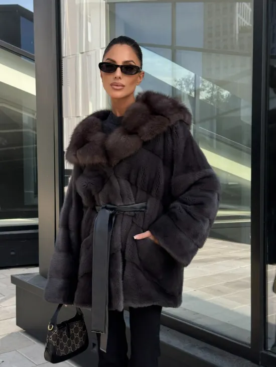 Норковый полушубок с меховым капюшоном из куницы, цвет графит