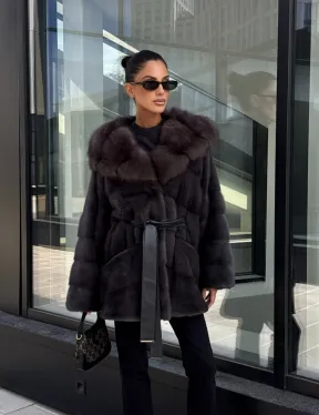 Норковый полушубок с меховым капюшоном из куницы, цвет графит