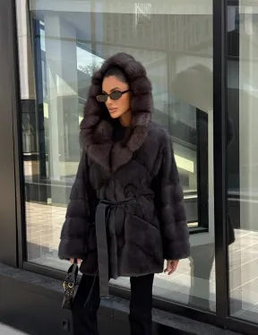 Норковый полушубок с меховым капюшоном из куницы, цвет графит