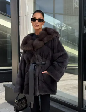 Норковый полушубок с меховым капюшоном из куницы, цвет графит