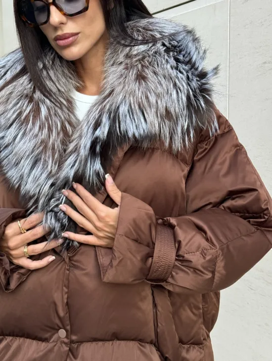 Женский зимний пуховик с мехом чернобурки