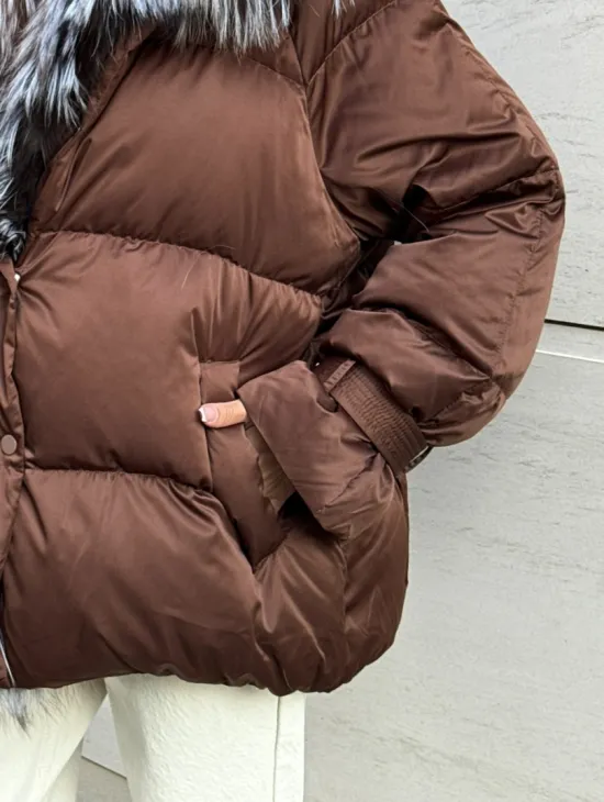 Женский зимний пуховик с мехом чернобурки