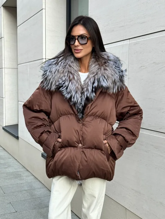 Женский зимний пуховик с мехом чернобурки