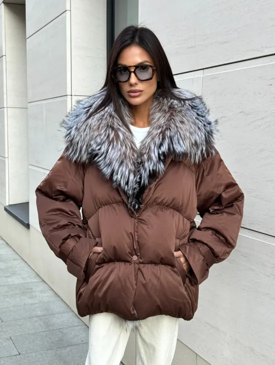 Женский зимний пуховик с мехом чернобурки