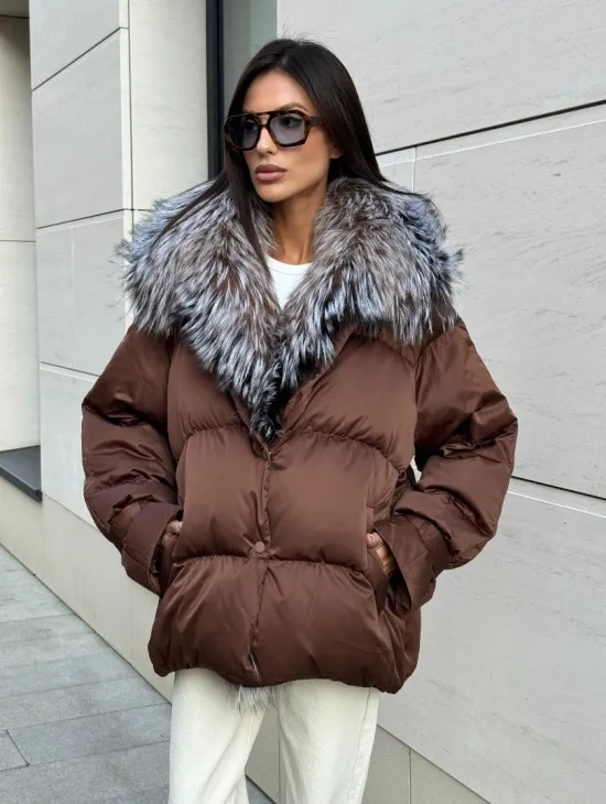 Женский зимний пуховик с мехом чернобурки