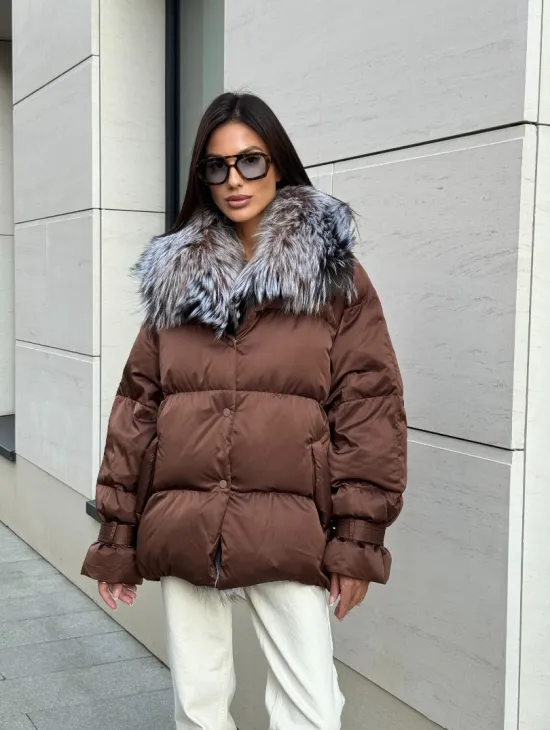 Женский зимний пуховик с мехом чернобурки
