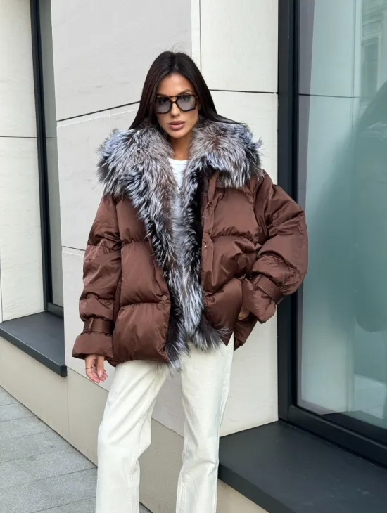 Женский зимний пуховик с мехом чернобурки