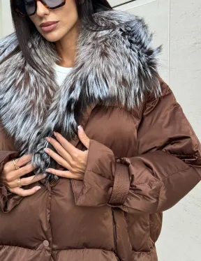 Женский зимний пуховик с мехом чернобурки