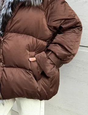 Женский зимний пуховик с мехом чернобурки