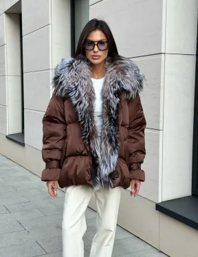 Женский зимний пуховик с мехом чернобурки