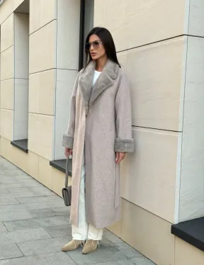 Женское демисезонное пальто с отделкой из меха норки