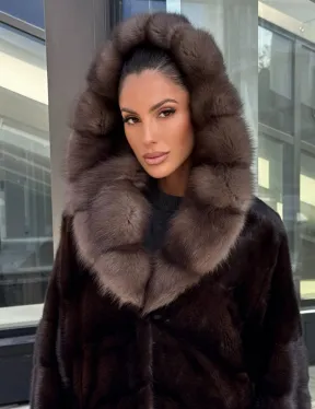 Шуба автоледи из меха норки с капюшоном куницы - шоколад