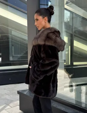 Шуба автоледи из меха норки с капюшоном куницы - шоколад