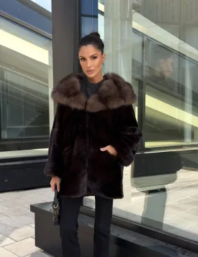 Шуба автоледи из меха норки с капюшоном куницы - шоколад
