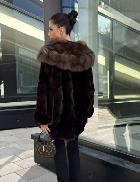 Шуба автоледи из меха норки с капюшоном куницы - шоколад