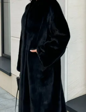 Меховое пальто из аукционного меха норки SAGA FURS, V-образный воротник