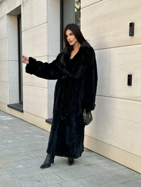 Длинная шуба кимоно Luxury Fashion из меха норки SAGA FURS - английский воротник