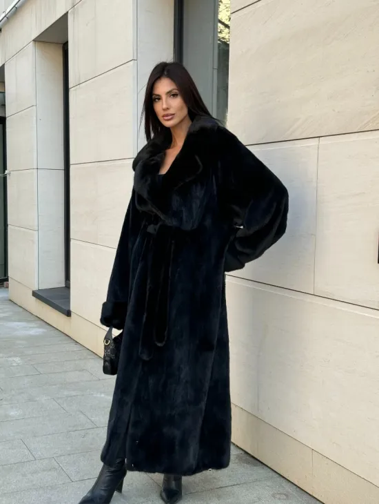 Длинная шуба кимоно Luxury Fashion из меха норки SAGA FURS - английский воротник