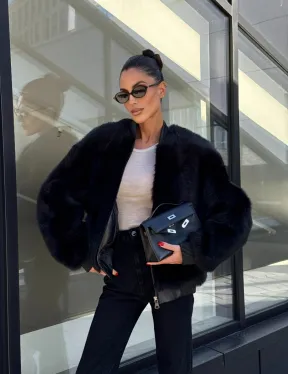 Бомбер женский из натуральной тосканы - черный